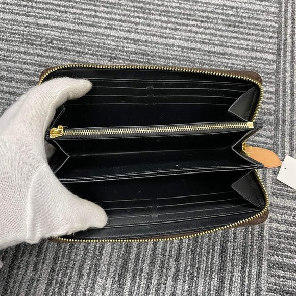 Louis Vuitton Zippy Giant Reverse Monogram Canvas Wallet - Picture 6 of 9